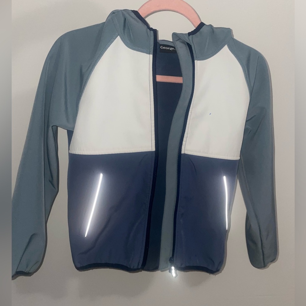Rain coat / fall jacket size M (7-8)